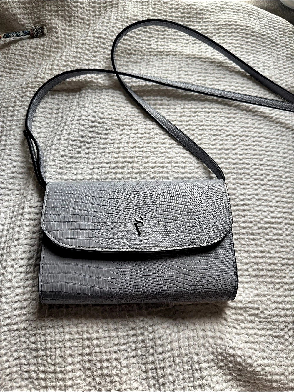 Vince Camuto Textured Crossbody Bag in Gray
